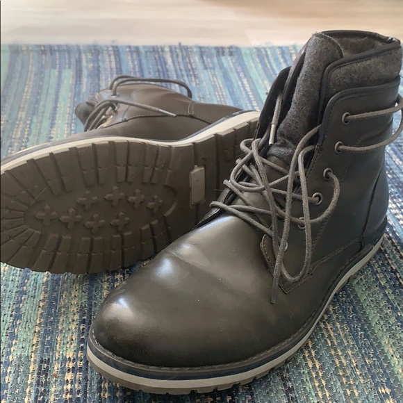 Men’s Grey boots - Picture 2 of 4
